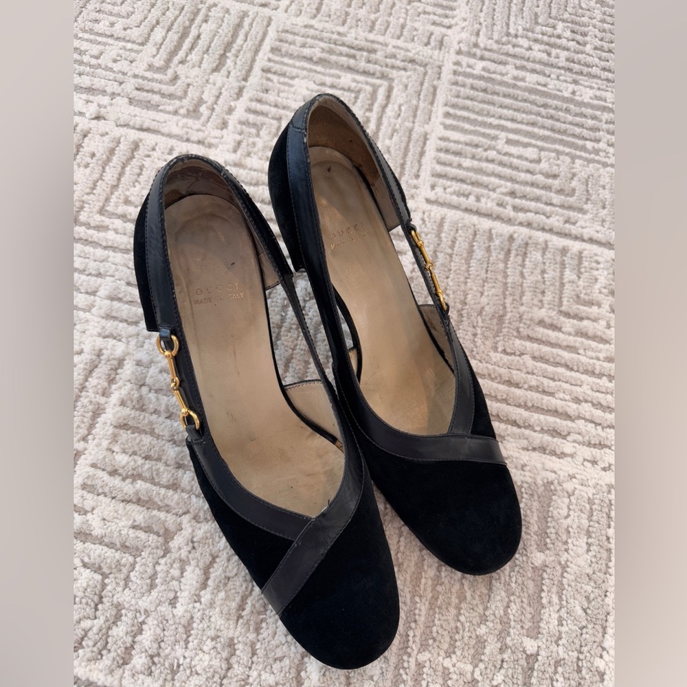 Authentic Vintage Gucci Suede black heel pumps.‎ - Picture 7 of 9